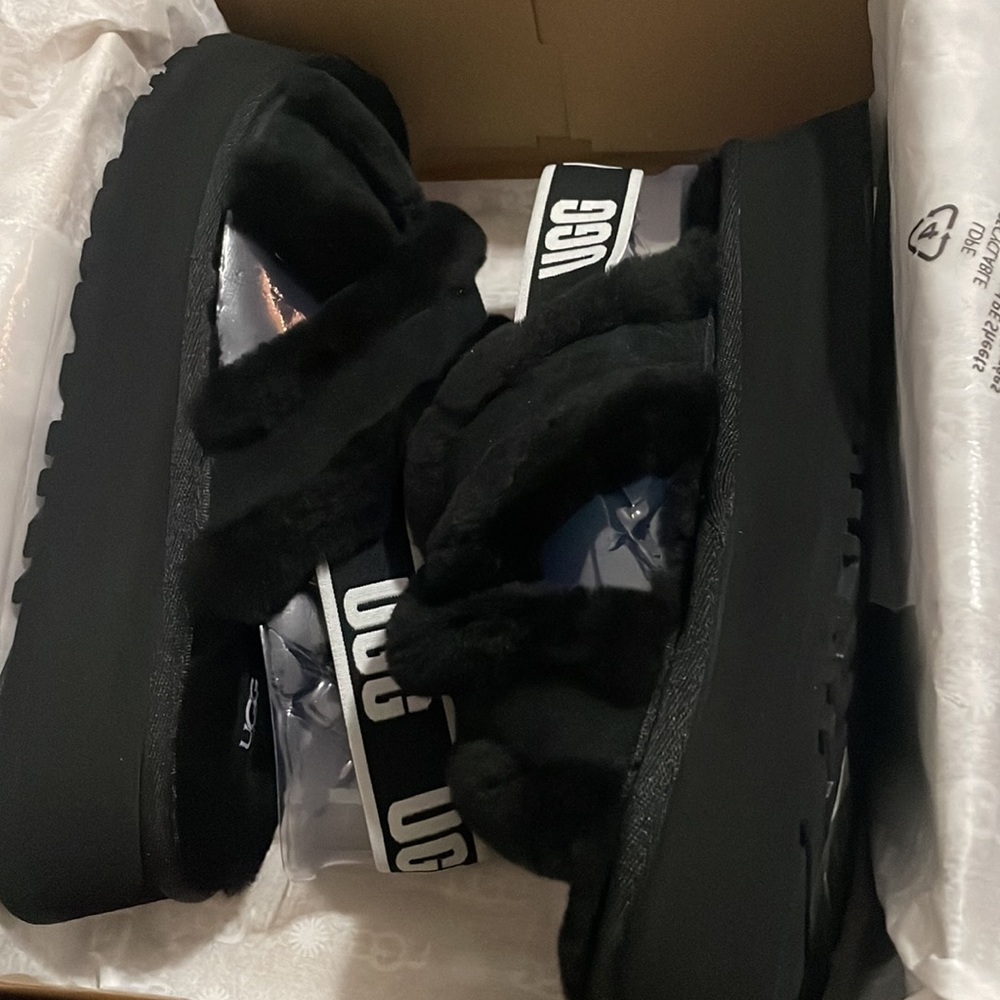 NIB UGG Slipper size 9 - Picture 8 of 9